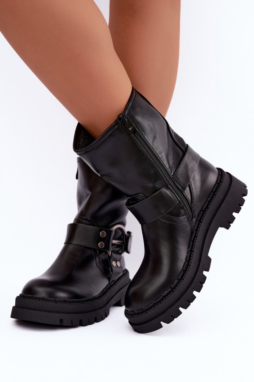 botines aislados con plataforma y correas en color negro Arienna