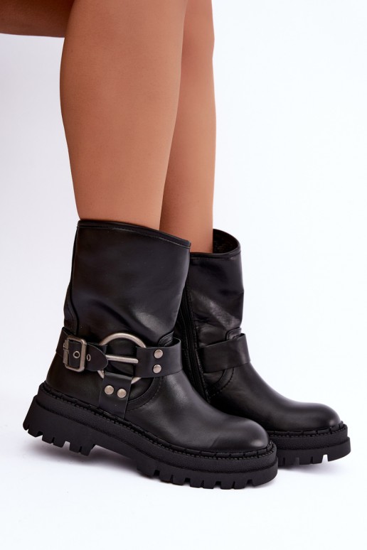 botines aislados con plataforma y correas en color negro Arienna