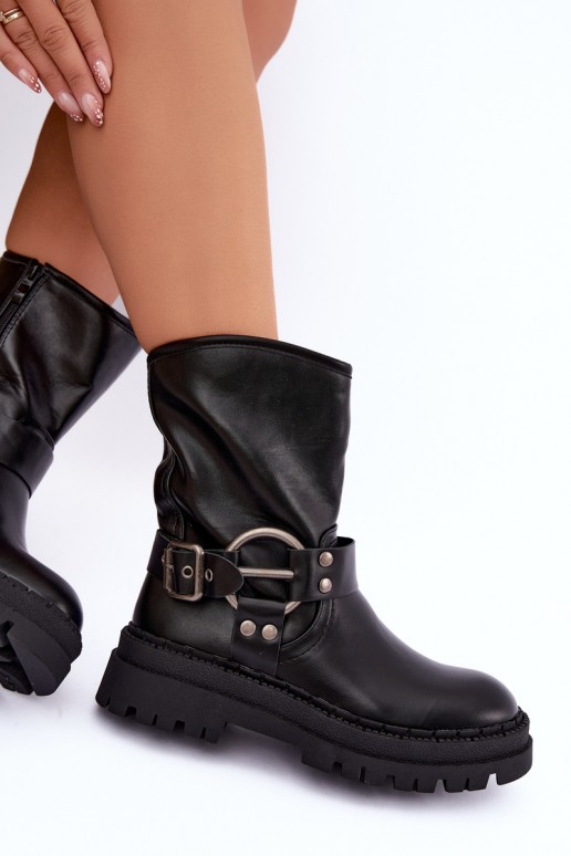 botines aislados con plataforma y correas en color negro Arienna