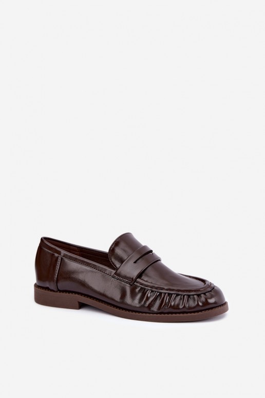 mocasines lacados con volantes en color chocolate Hellenne