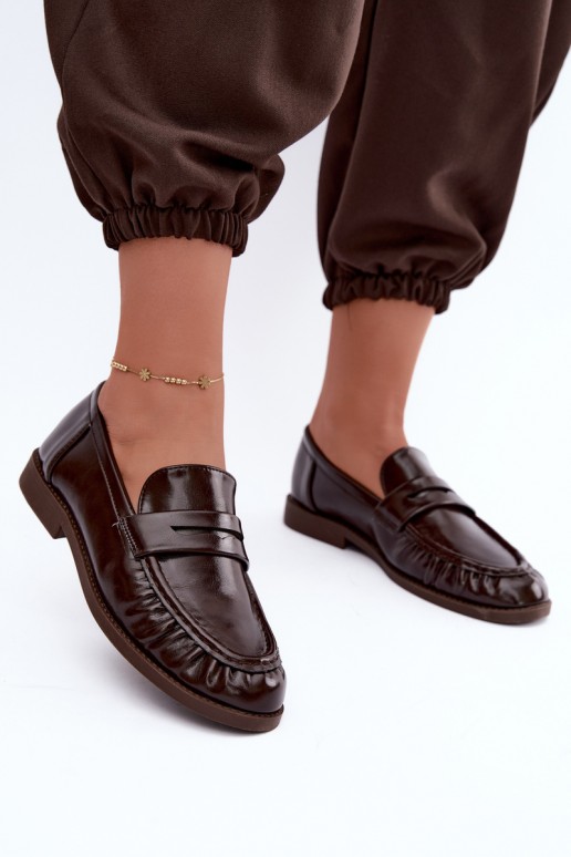 mocasines lacados con volantes en color chocolate Hellenne