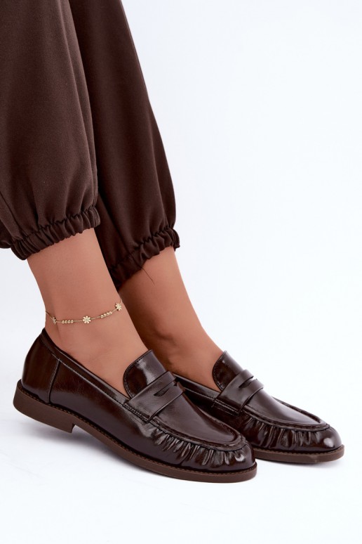 mocasines lacados con volantes en color chocolate Hellenne