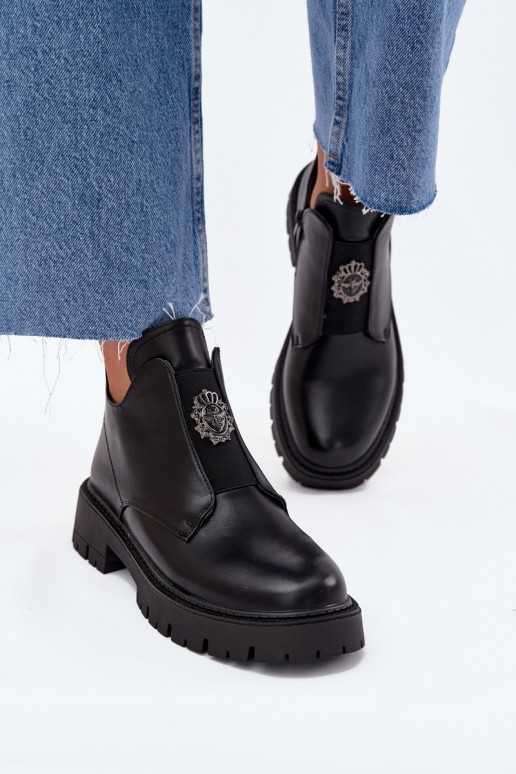 Botines negros aislados de tacón bajo para mujer con adornos Lavira