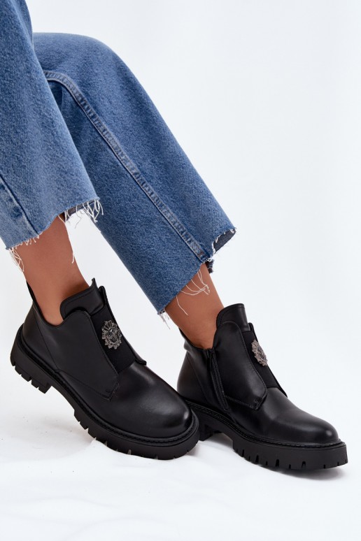 Botines negros aislados de tacón bajo para mujer con adornos Lavira