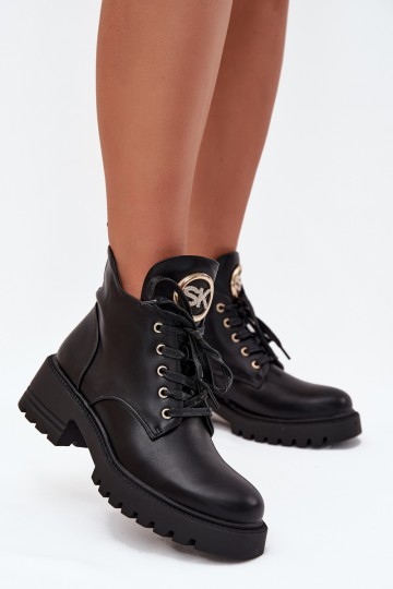 Botines aislados para mujer con detalles dorados en negro Kavirae