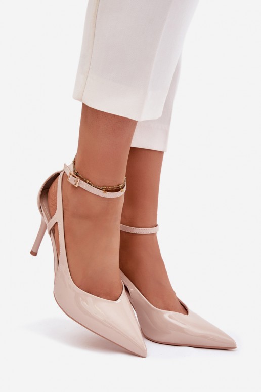 Zapatos de tacón beige de piel sintética con efecto charol Fionnel