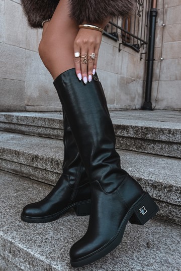 Botas altas aisladas de cuero natural Vinceza negros