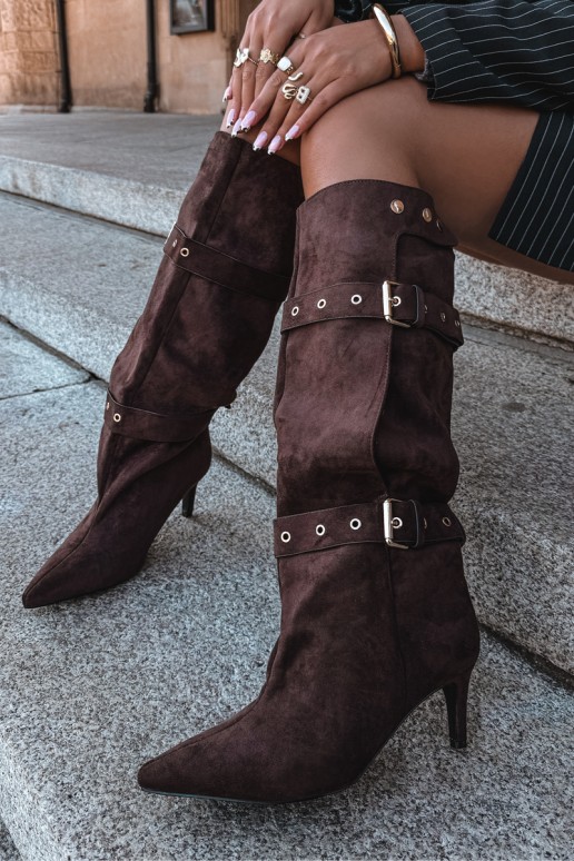 Botines marrones Isabeau con tacones finos y hebillas