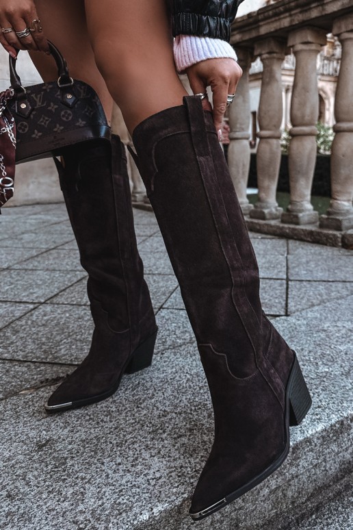 Botas altas de estilo cowboy con tacones en ante sintético marrón
