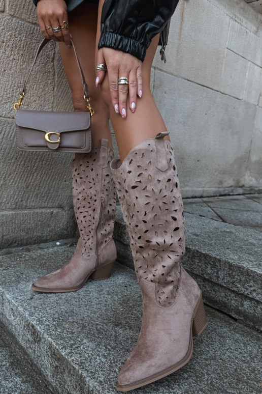 Botas altas de estilo cowboy con tacones en color arena Salirae