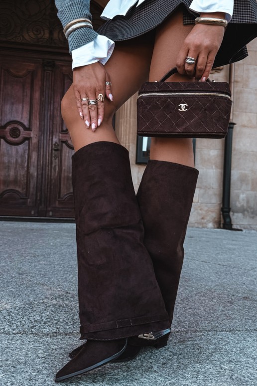 Botas altas cálidas con caña cosida y tacones en marrón Jorella