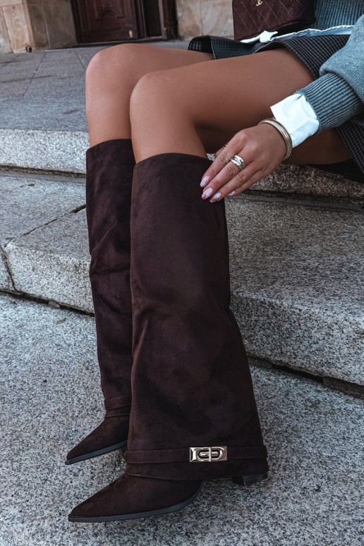 Botas altas cálidas con caña cosida y tacones en marrón Jorella