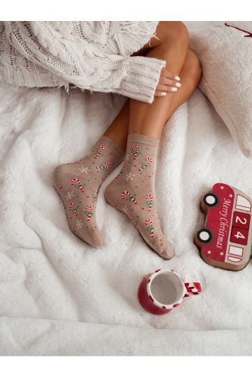 Calcetines beige para mujer con bastones de caramelo y copos de nieve