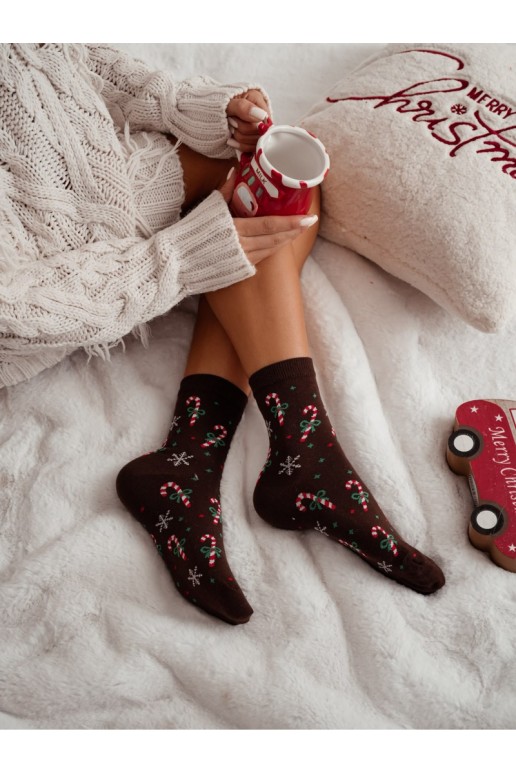 Calcetines marrón chocolate para mujer con bastones de caramelo y copos de nieve