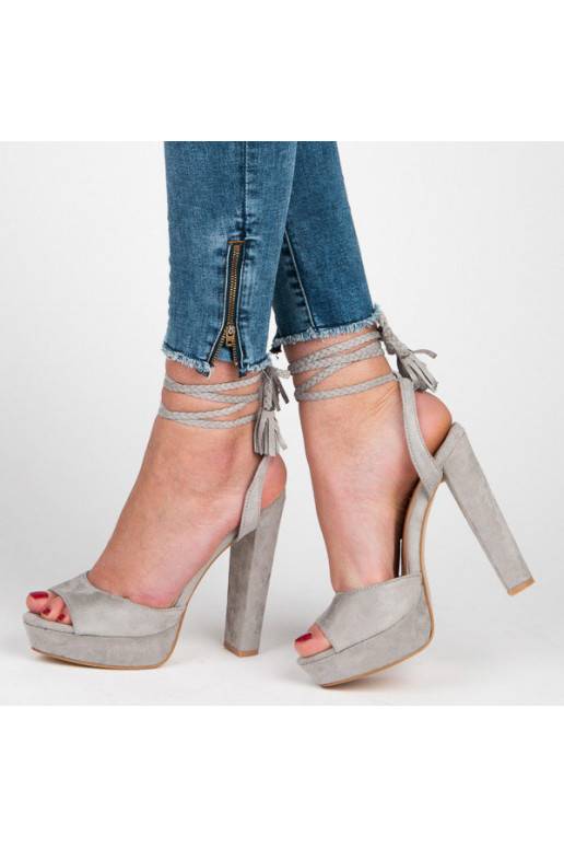 Sandalias de tacón grises VICES con detalles bohemios 1233-5G