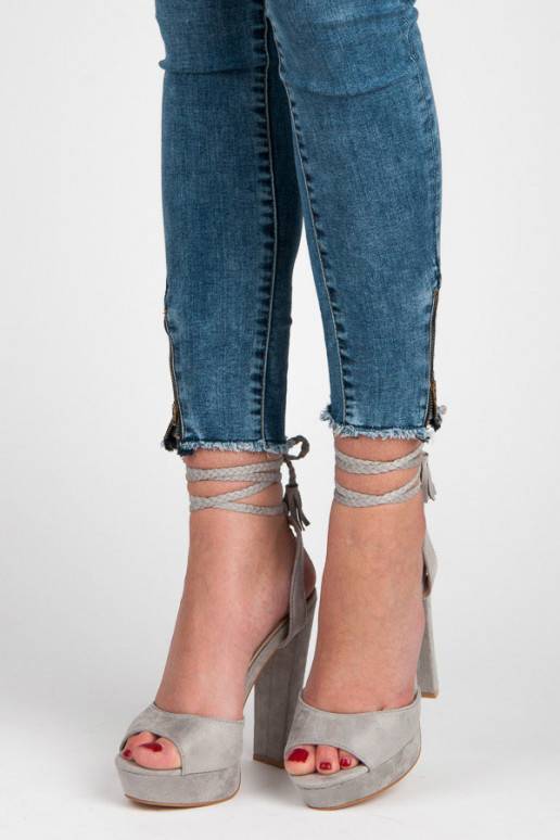 Sandalias de tacón grises VICES con detalles bohemios 1233-5G