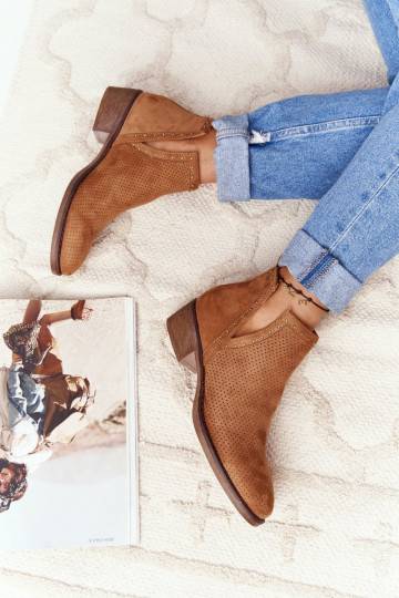 con elementos calados Botas Cut Out modelo color marrón Clever 2