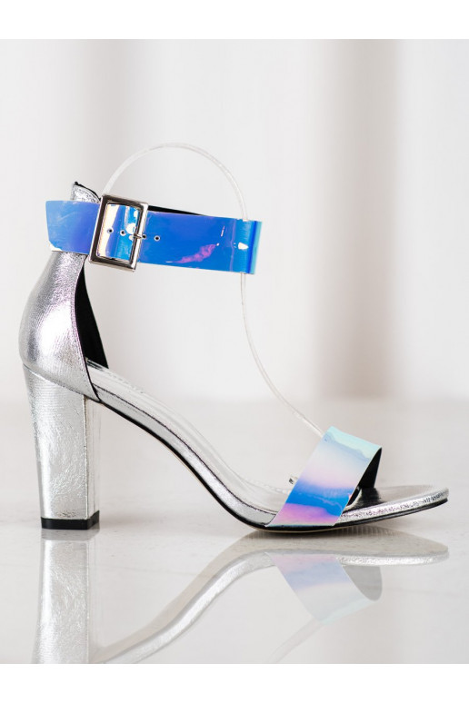 Sandalias de tacón con detalles... Sandalias de tacón con detalles...