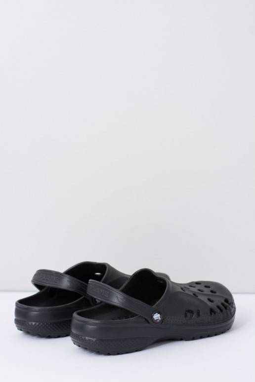Las zapatillas son negras