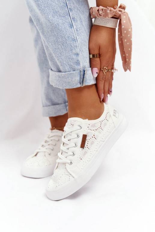 Zapatillas blancas con motivos de... Zapatillas blancas con motivos de...