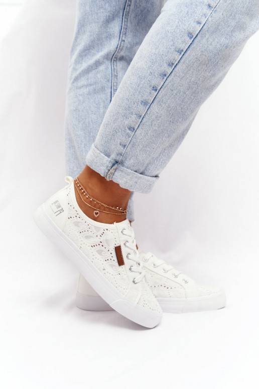 Zapatillas blancas con motivos de... Zapatillas blancas con motivos de...