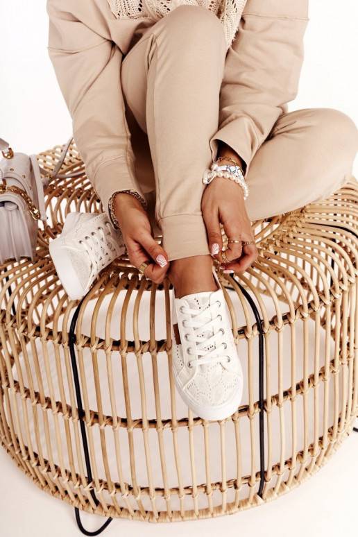 Zapatillas blancas con motivos de... Zapatillas blancas con motivos de...