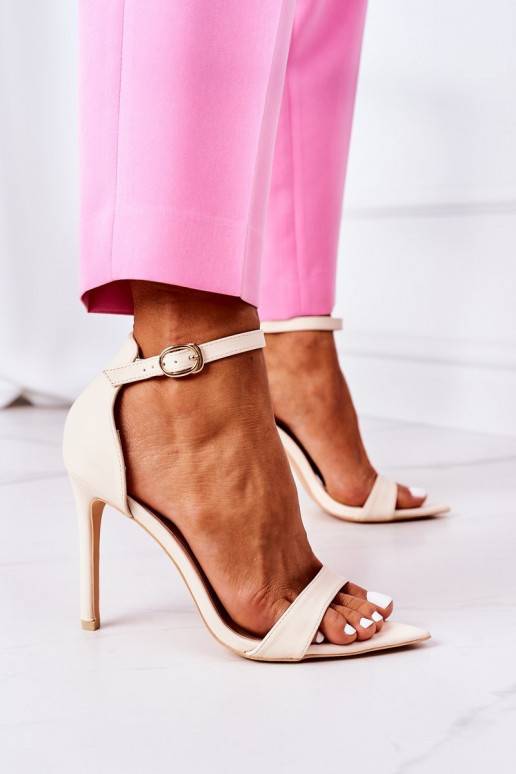 Sandalia de estilo elegante con... Sandalia de estilo elegante con...