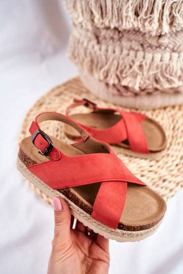 Sandalias infantiles color coral.