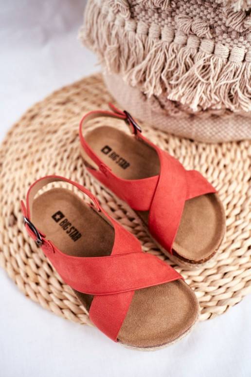 Sandalias infantiles color coral. Sandalias infantiles color coral.