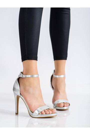 Sandalias de modelo clásico... 2