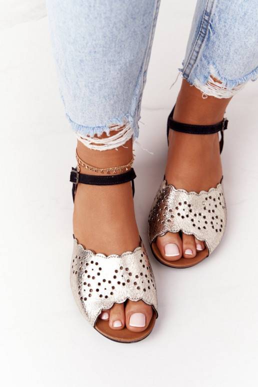 Sandalias de mujer fabricadas en piel natural.