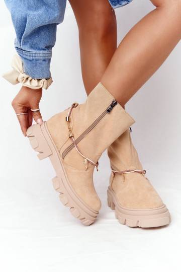 Botas enormes de ante beige. 2