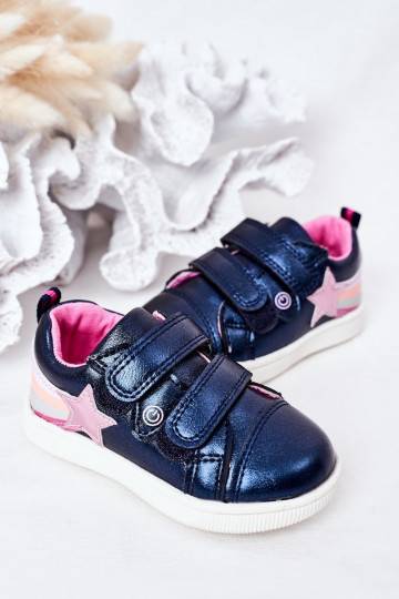 Zapatillas infantiles estilo deportivo con arcoíris en color azul oscuro.