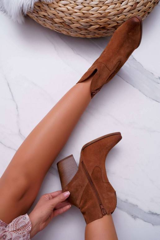 Botas de mujer con tacón en ante natural color marrón Nicole