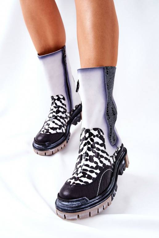 Botas con estilo en blanco y negro Botas con estilo en blanco y negro