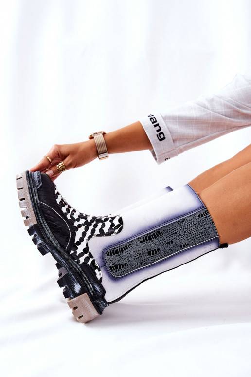 Botas con estilo en blanco y negro Botas con estilo en blanco y negro