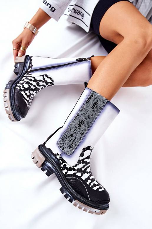 Botas con estilo en blanco y negro Botas con estilo en blanco y negro