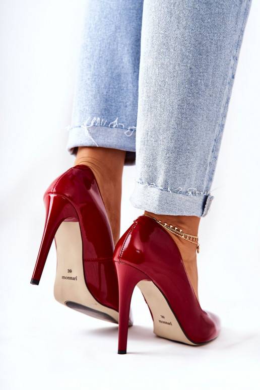 Zapatos de tacón con puntera en punta... Zapatos de tacón con puntera en punta...