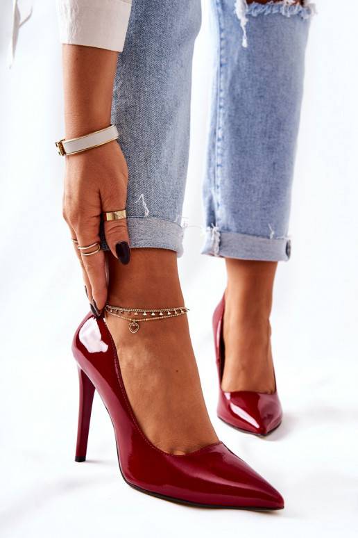 Zapatos de tacón con puntera en punta... Zapatos de tacón con puntera en punta...