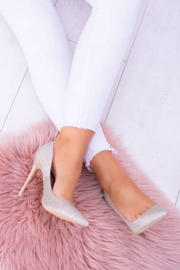 Zapatos de tacón brillantes...