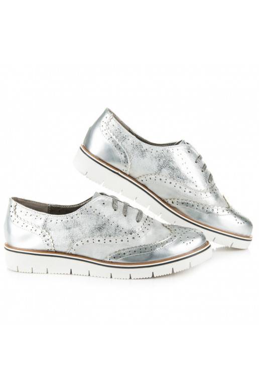 Zapatos casuales del modelo clásico... Zapatos casuales del modelo clásico...