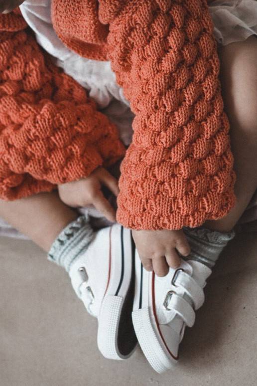 Calzado casual infantil con cierres adhesivos, color blanco.