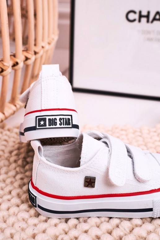 Calzado casual infantil con cierres adhesivos, color blanco.