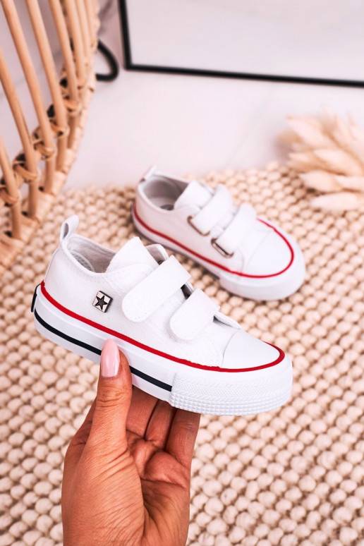 Calzado casual infantil con cierres adhesivos, color blanco.