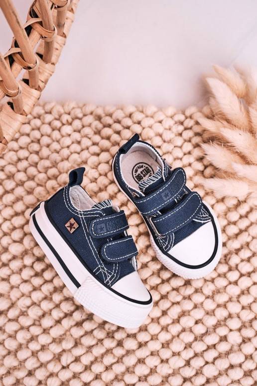 Zapatos de ocio para niños con cierres adhesivos en color azul oscuro.