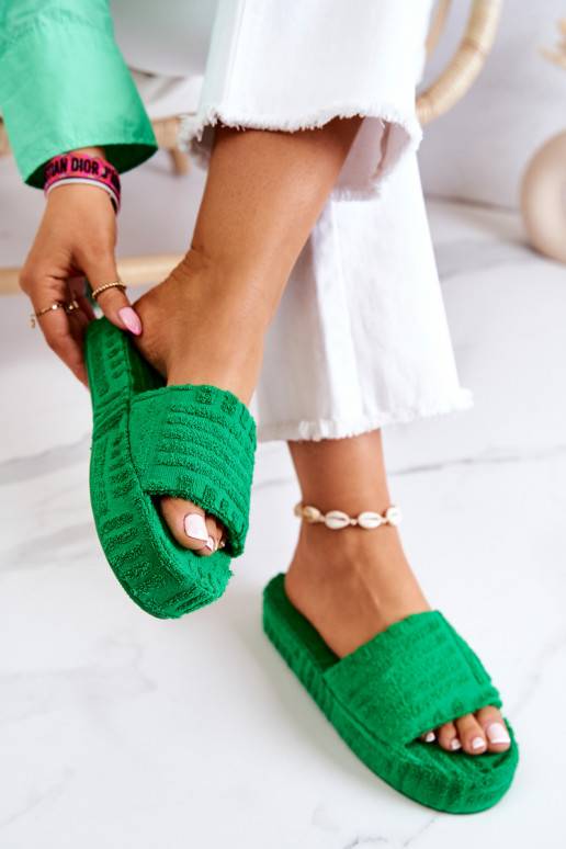 Zapatillas con plataforma en color verde Lilly