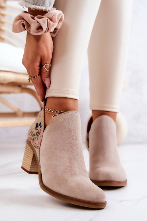 Botines de mujer con tacón en color... Botines de mujer con tacón en color...