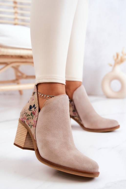 Botines de mujer con tacón en color marfil
