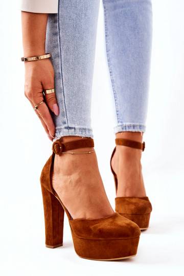 Botas con tacón y...