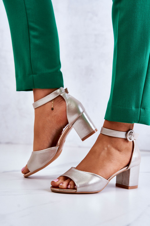Sandalias de mujer con tacón Vinceza color dorado